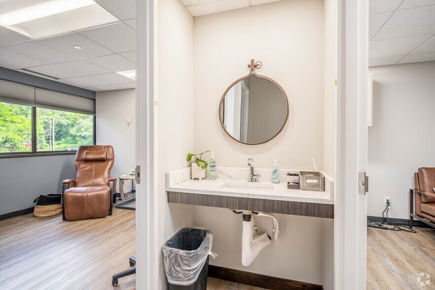 More Photos Of 14525 Hwy 7, Minnetonka Medical For Lease