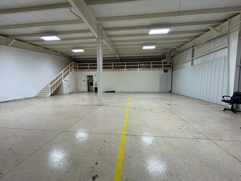 More Photos Of 10549 NW 10th St, Oklahoma City Industrial For Lease