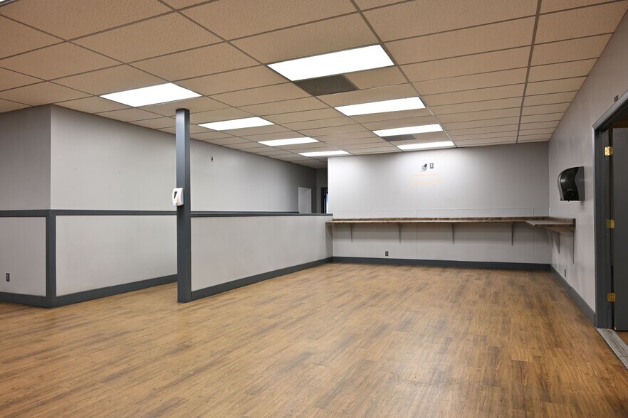 More Photos Of 2314 Wilkins Dr, Chillicothe Warehouse For Lease