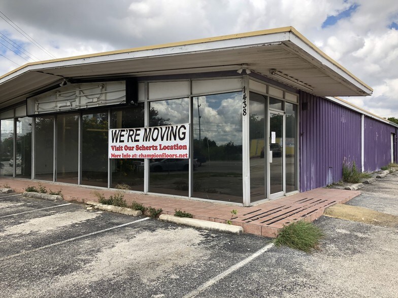 Primary Photo Of 1438 Pat Booker Rd, Universal City Freestanding For Lease