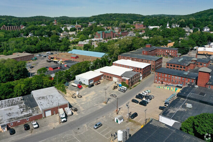 More Photos Of 11 Oakland St, Amesbury Warehouse For Lease