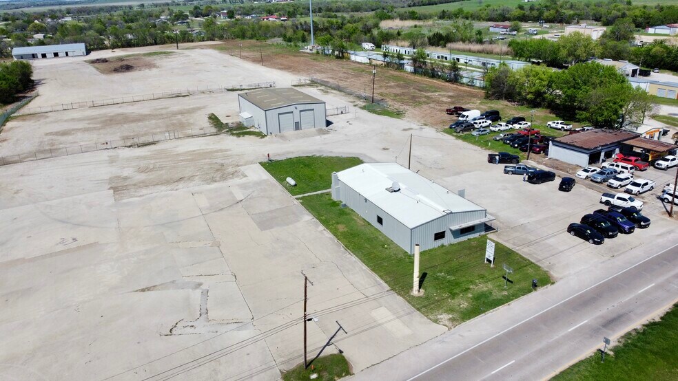 More Photos Of 1401 E Highway 82, Gainesville Industrial For Lease
