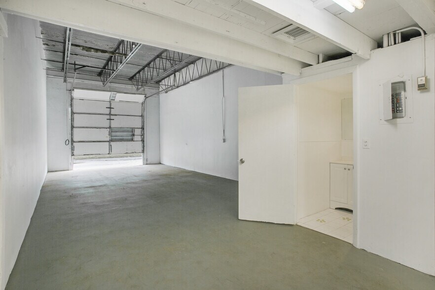 More Photos Of 1500-1536 S Dixie Hwy, Pompano Beach Showroom For Lease