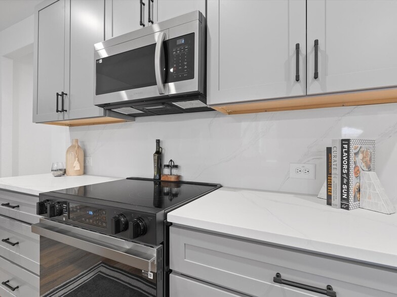 More Photos Of 7811 Mohawk Dr, Dallas Apartments For Sale