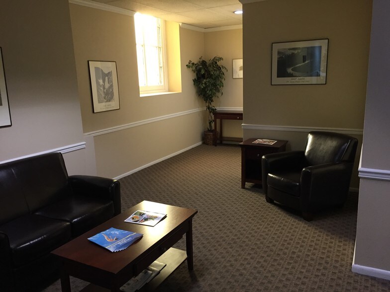 More Photos Of 10 S Clinton St, Doylestown Office For Lease