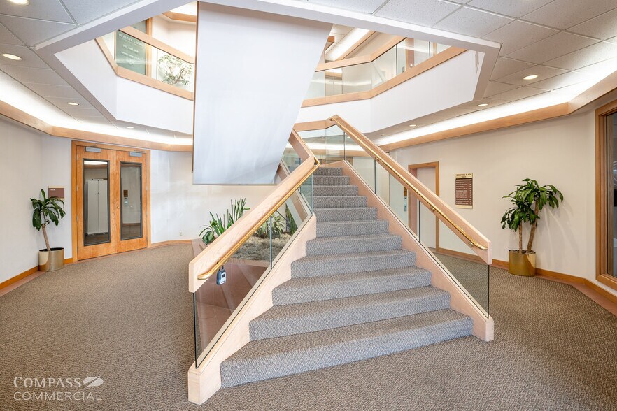 More Photos Of 10001-10117 SE Sunnyside Rd, Clackamas Unknown For Lease