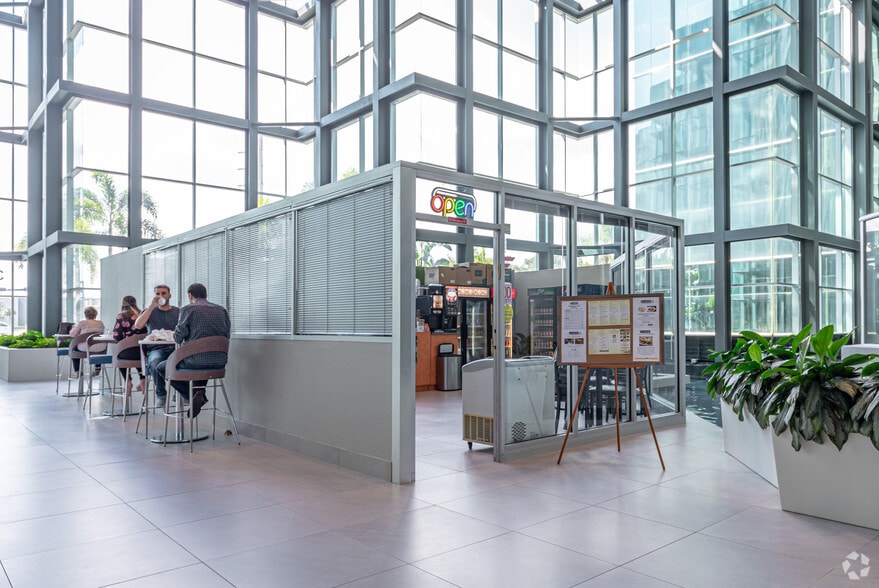 More Photos Of 301 E Yamato Rd, Boca Raton Office For Lease