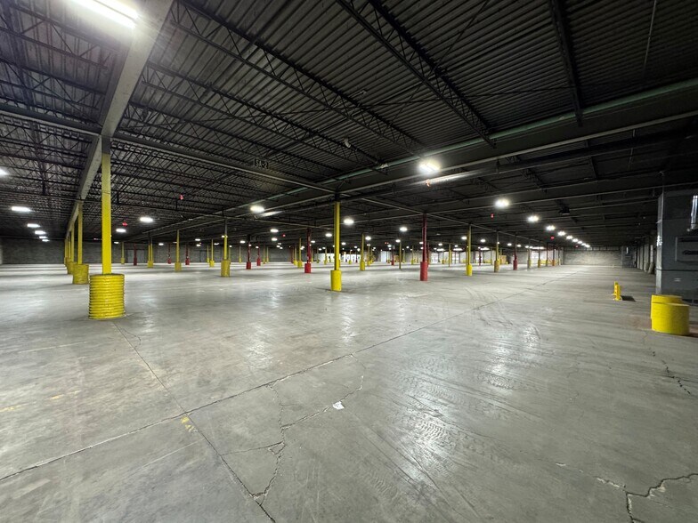 More Photos Of 1610 Leininger Ave, Elkhart Distribution For Lease