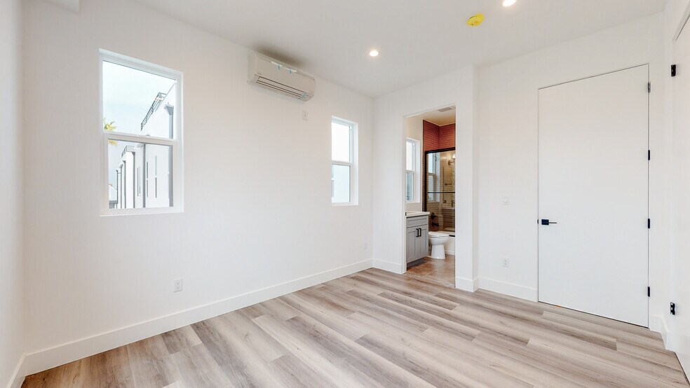 More Photos Of 525 N Normandie Ave, Los Angeles Apartments For Sale
