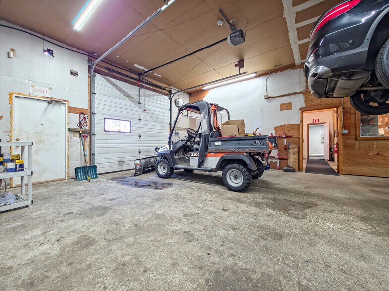 More Photos Of 7 Colonel Dr, Bourne Auto Repair For Sale