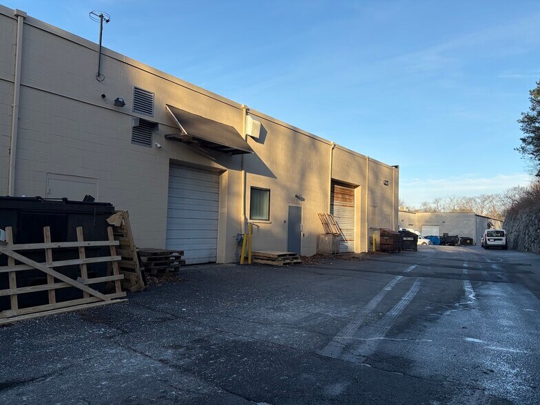More Photos Of 271 Salem St, Woburn Light Manufacturing For Lease