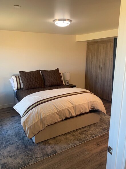 More Photos Of 4554 Forestdale Dr, Park City Showroom For Lease