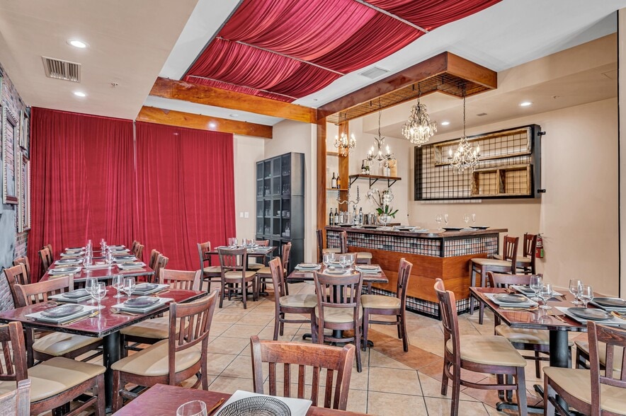 More Photos Of 223 Valencia Ave, Coral Gables Restaurant For Lease