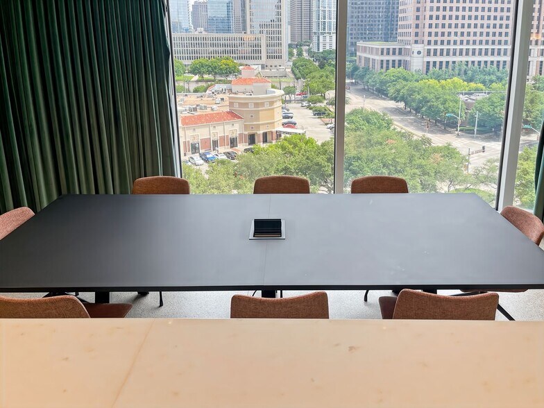 More Photos Of 100 Crescent Ct, Dallas Coworking Space