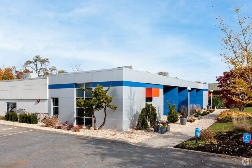 More Photos Of 210 Crossways Park Dr, Woodbury Office For Lease