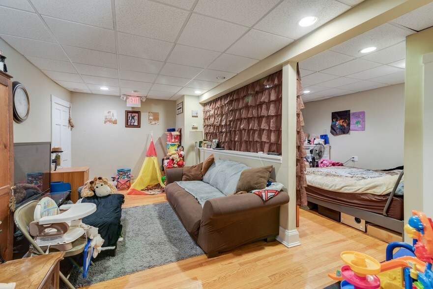 More Photos Of 53 Audrey Ave, Oyster Bay Storefront Retail Residential For Sale