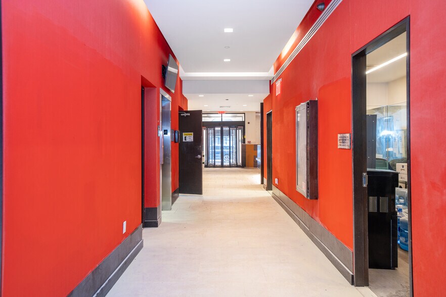 More Photos Of 129 W 46th St, New York Hotel For Sale