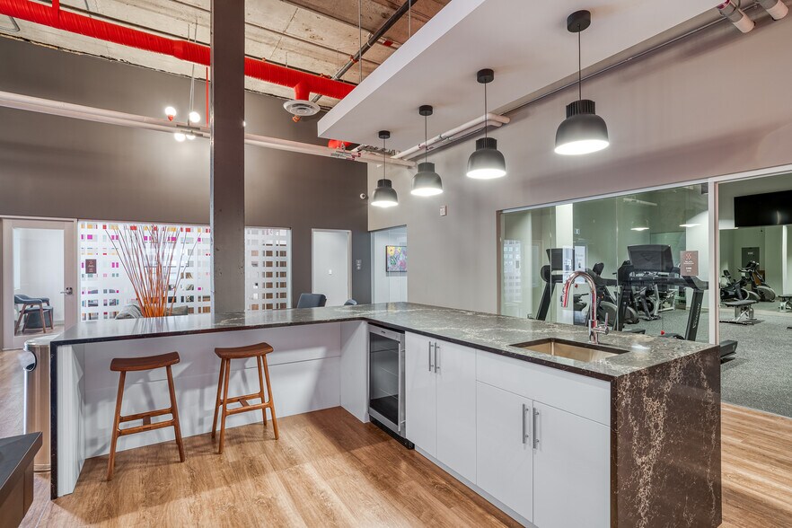 More Photos Of 233 Kennedy St, Winnipeg Apartments For Lease