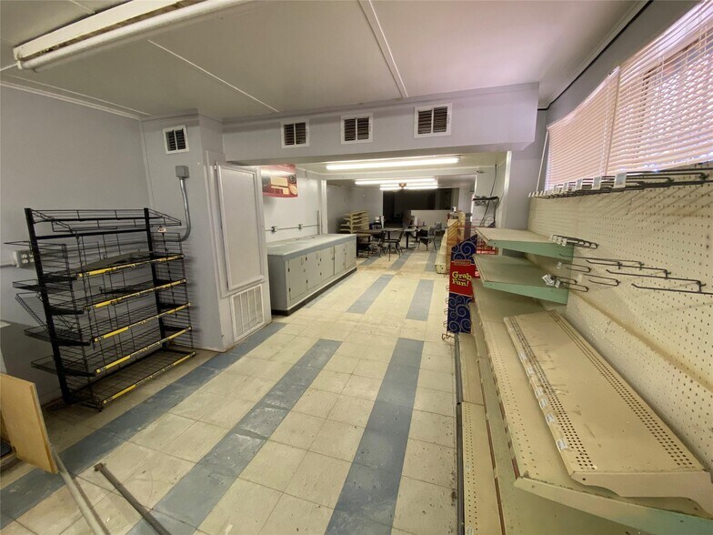 More Photos Of 2099 Highway 532, Dubberly Service Station For Sale