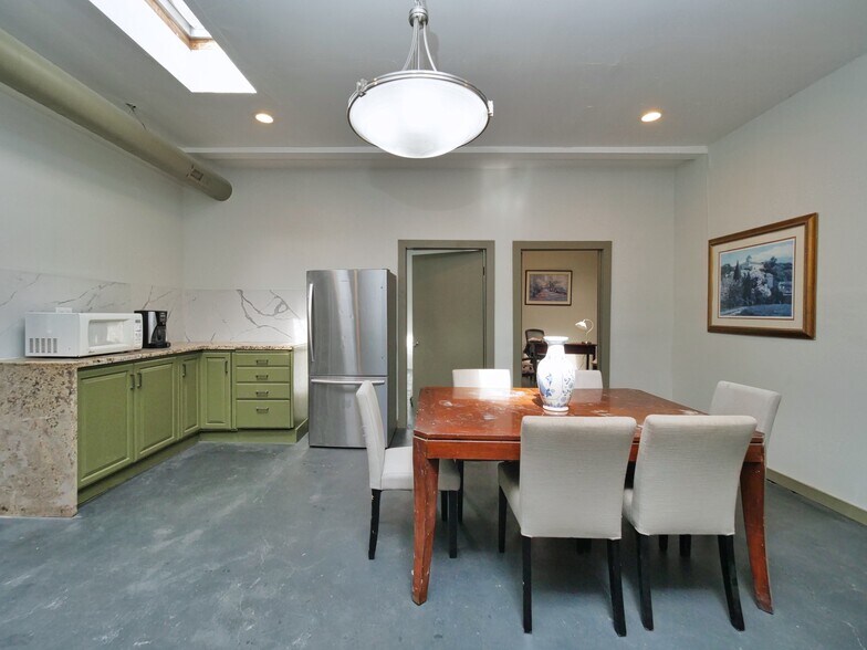 More Photos Of 9614-9616 MacArthur Blvd, Oakland Religious Facility For Lease