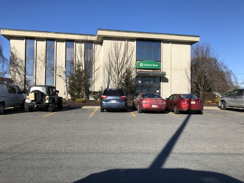 More Photos Of 4 Plaza Way, Fairhaven Bank For Lease