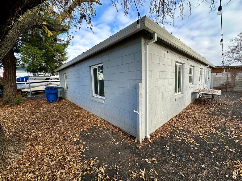 More Photos Of 600 Harbor Blvd, West Sacramento Warehouse For Sale