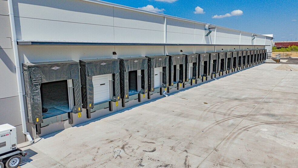 More Photos Of 9502 SW Loop 410, San Antonio Warehouse For Lease