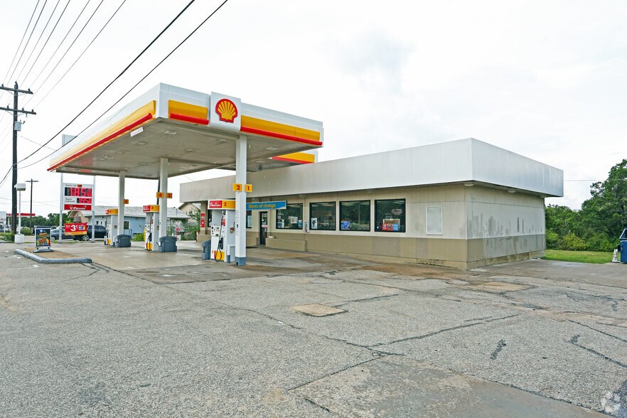 More Photos Of 13677 W State Highway 29, Liberty Hill Service Station For Sale