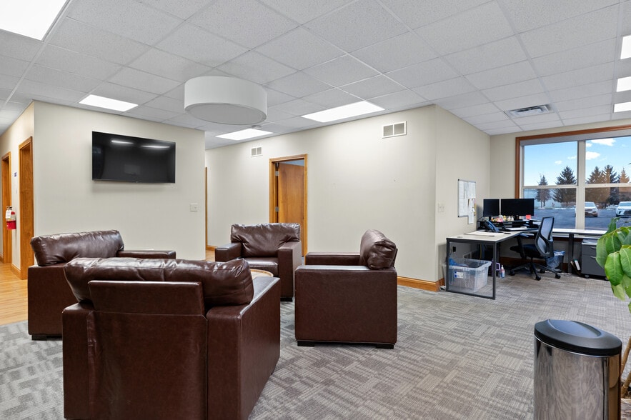 More Photos Of 9155 Governors Way, Cincinnati Office For Sale