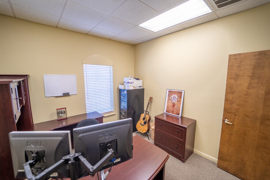 More Photos Of 5103 E Airline Rd, Victoria Office For Lease