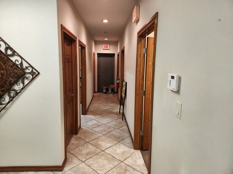 More Photos Of 1152 NW Cache Rd, Lawton Office For Lease