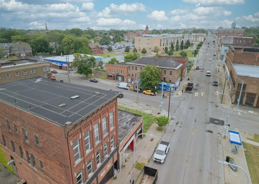 More Photos Of 2107 Main St, Niagara Falls Bar For Sale