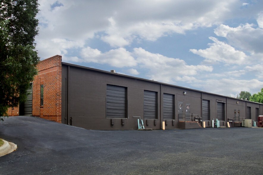 More Photos Of 4123 Rose Lake Dr, Charlotte Flex For Sale