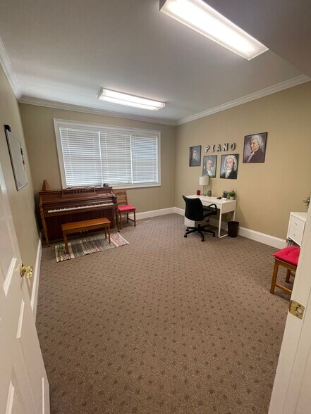 More Photos Of 327 Dahlonega St, Cumming Medical For Lease