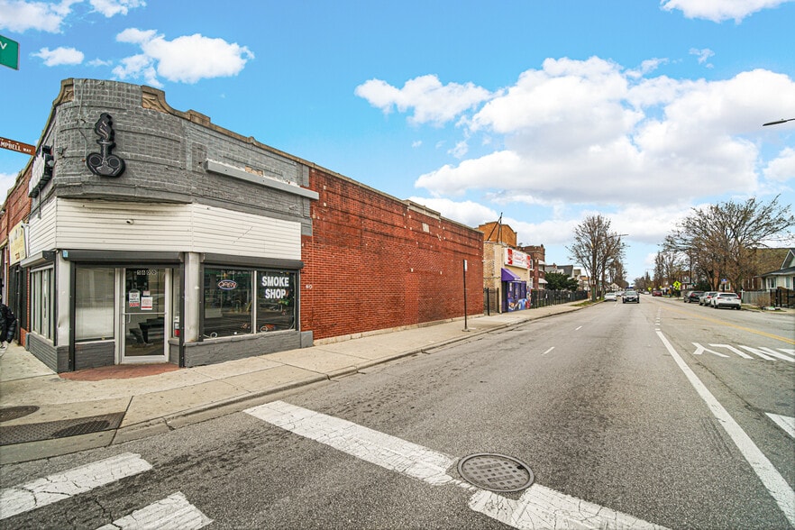 More Photos Of 5600-5612 W Division St, Chicago Storefront For Sale