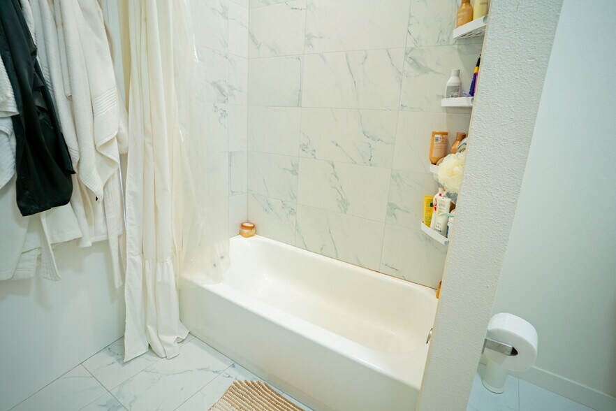 More Photos Of 1951 Hornblend St, San Diego Apartments For Sale