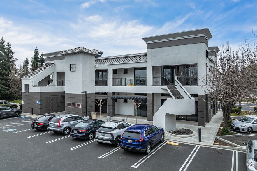 More Photos Of 569 W Lowell Ave, Tracy Office For Lease