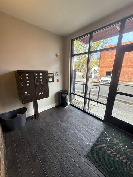 More Photos Of 601-605 Main St, Woodland Office For Lease