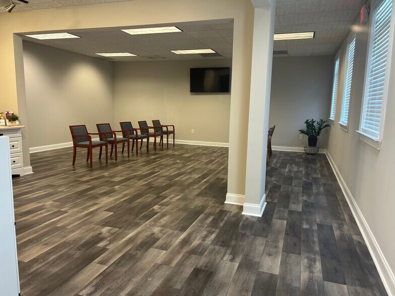 More Photos Of 37 Calumet Pky, Newnan Office For Lease