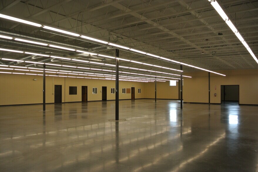 More Photos Of 3875 N Schreiber Way, Coeur d'Alene Warehouse For Lease