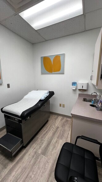 More Photos Of 4301 Saturn Rd, Garland Unknown For Lease