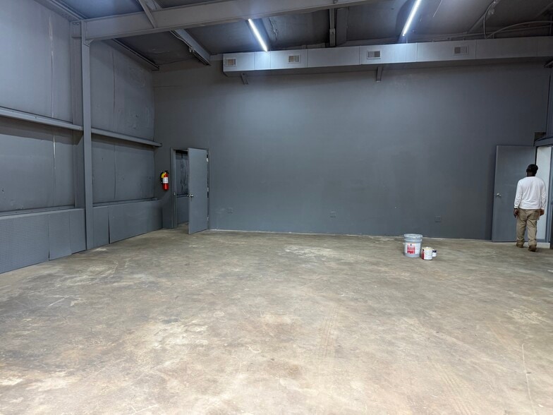 More Photos Of 1350 Commerce Dr, Stockbridge Warehouse For Lease