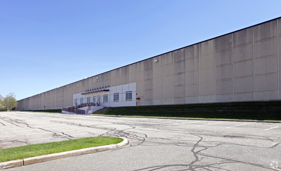 More Photos Of 300 International Dr, Mount Olive Warehouse For Lease