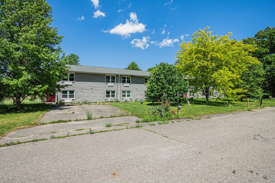 More Photos Of 56968 Dailey Rd, Dowagiac Shelter For Sale