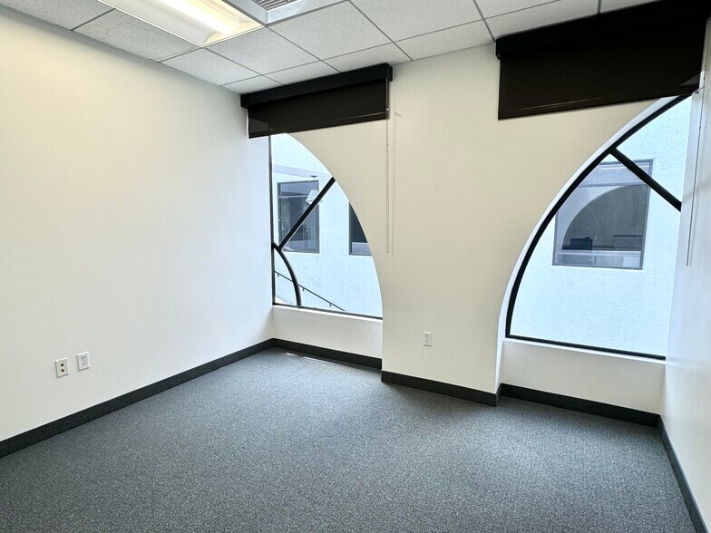 More Photos Of 3790 Via De La Valle, Del Mar Office For Sale