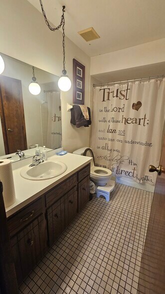 More Photos Of 18707 Burnham Ave, Lansing Office Residential For Sale