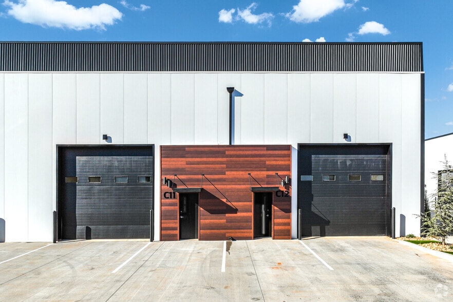 More Photos Of 7700 Broadway Ext, Oklahoma City Light Distribution For Sale