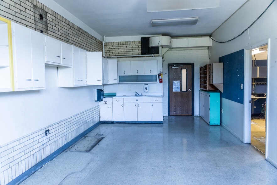 More Photos Of 3500 W National Rd, Springfield Schools For Sale