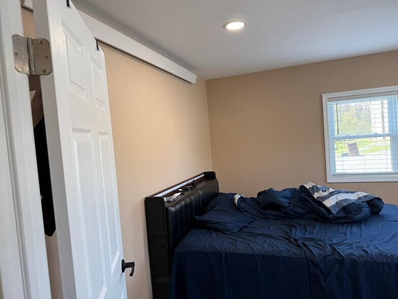 More Photos Of 4881 Pittsburgh Rd, Harrisville Light Distribution For Sale