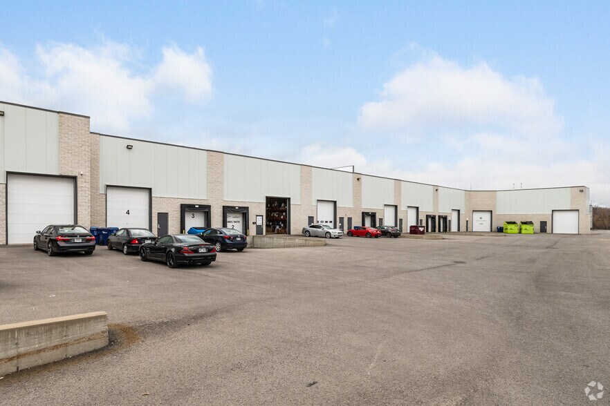 More Photos Of 4400-4500 Rue Garand, Laval Light Manufacturing For Lease